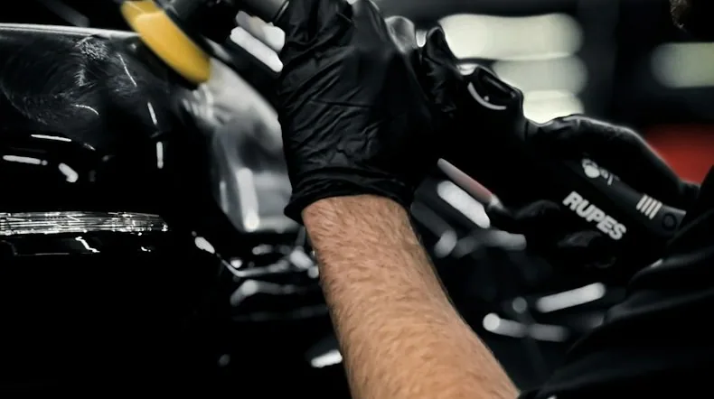 machine polishing under a hard light — article card